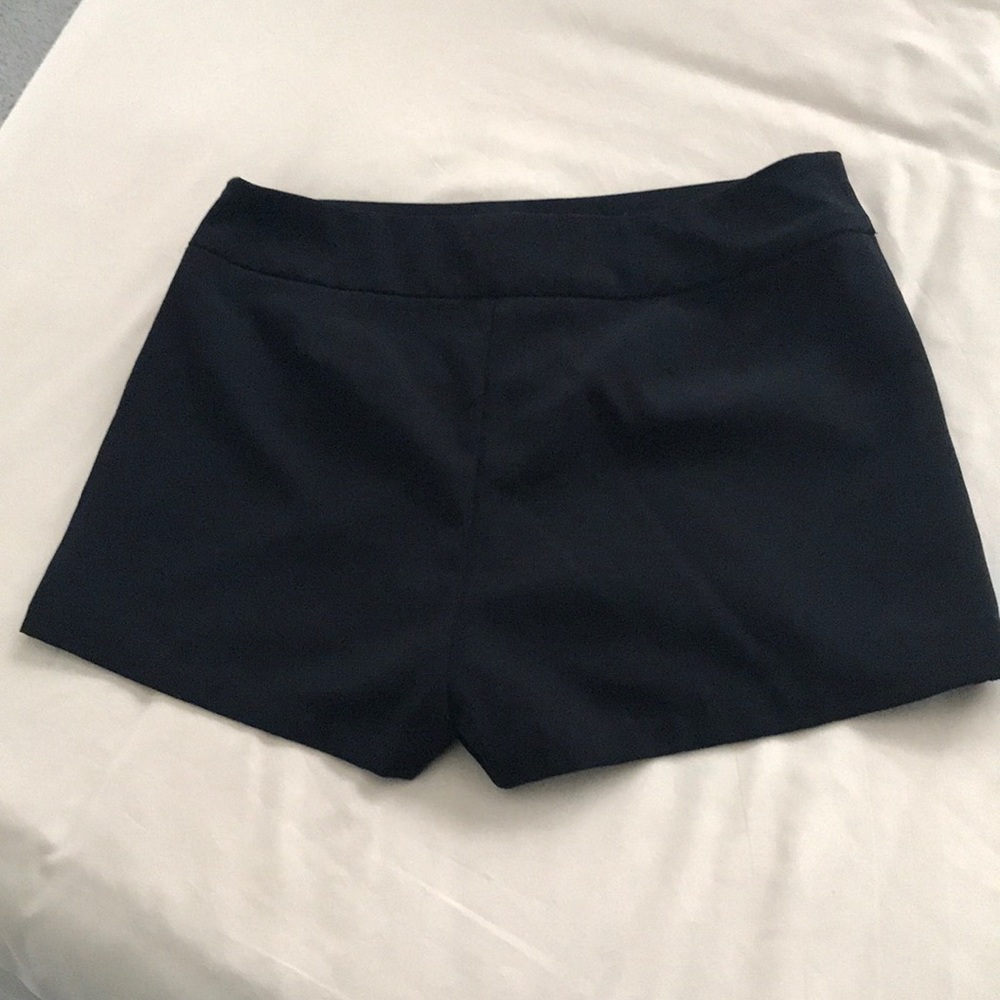 Guess skort🖤🖤 - Picture 4 of 5